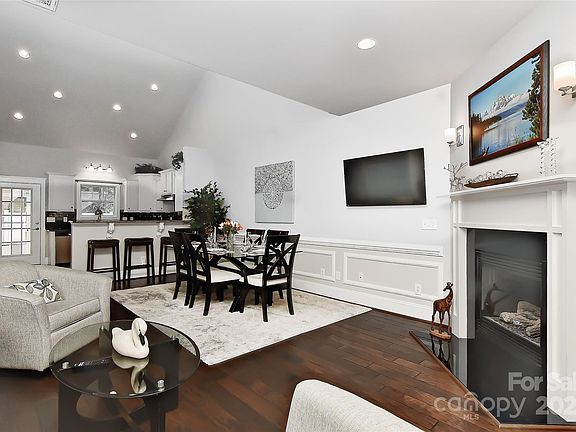 4th image of 373 Battery Cir