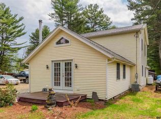 138 Hampton Point Rd, Mayfield, NY 12117