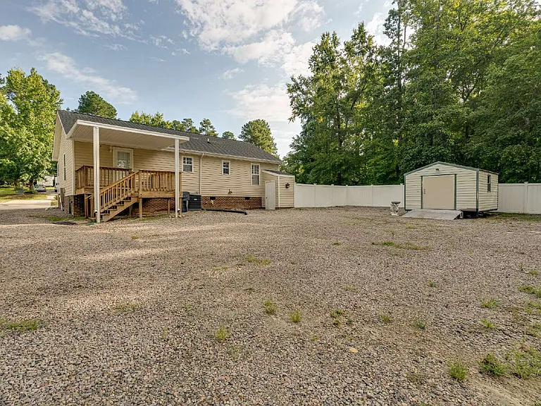 203 Polly Dr — Photo 24