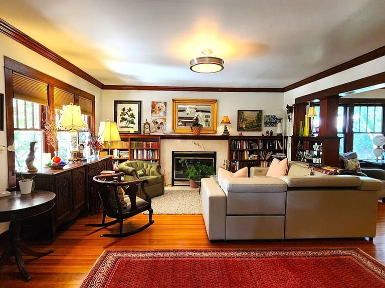 517 S Flood Ave — Photo 4