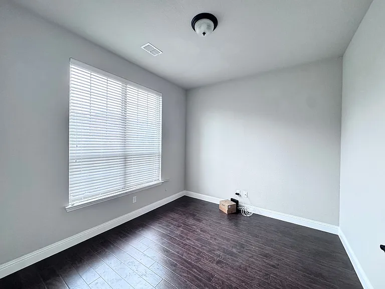 311 Lexington Ave — Photo 15