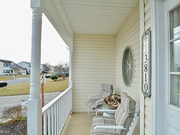 3rd image of 13810 Rosewood Dr