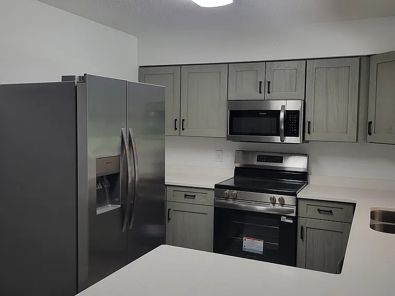 854 SE 28th Ave — Photo 2