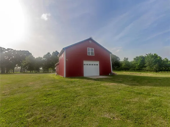 1210 Prairie Rd, Greenville, IL 62246