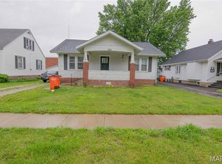 905 N 6th St, Vandalia, IL 62471