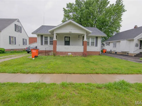 905 N 6th St, Vandalia, IL 62471
