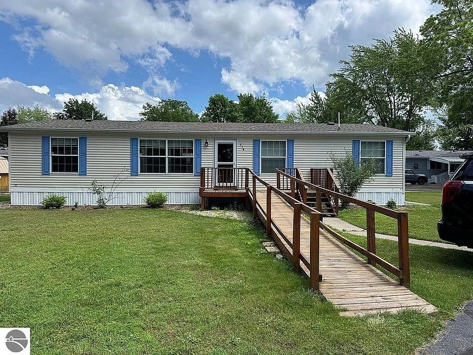 1st image of 714 Golfview Cir