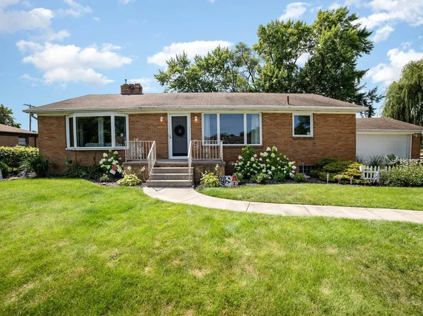 605 Webb Dr, Bay City, MI 48706