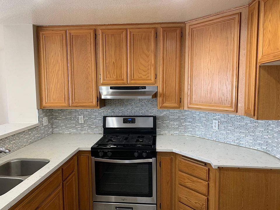 1st image of 13046 Sycamore Village Dr