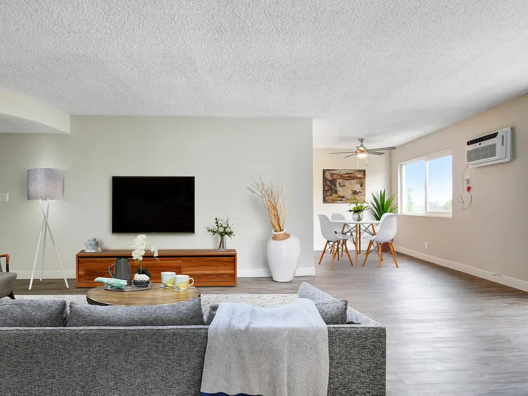 Woodman Apartments — Photo 19