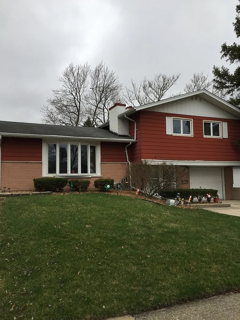 14764 Park Ave photo 1
