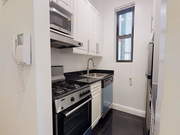 4th image of 171 E 83rd St APT 4B