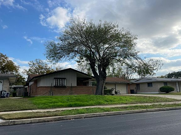 5th image of 3446 Chateau Dr
