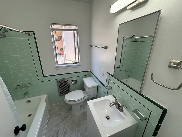 5314 Franklin Ave #8 — Photo 4
