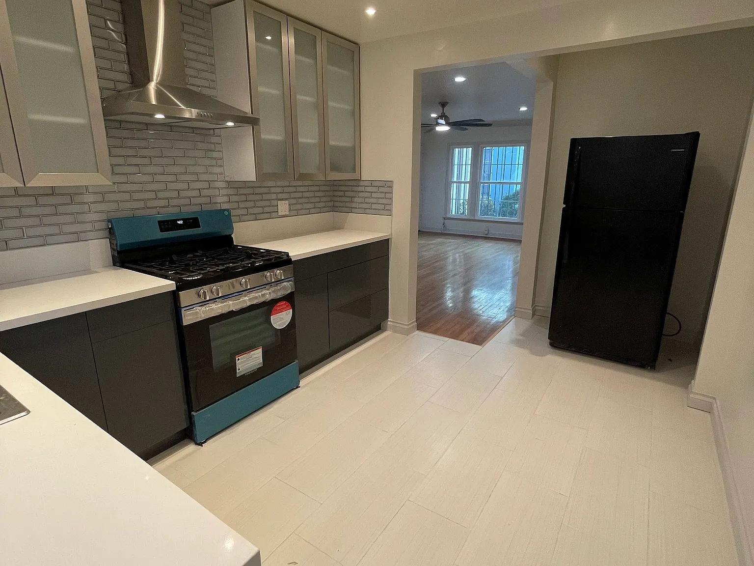 5721 San Vicente Boulevard — Photo 3