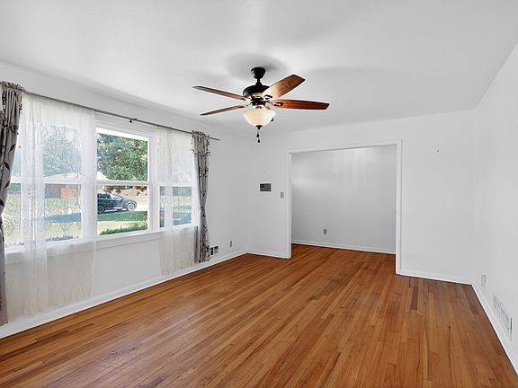 5th image of 204 Deerwood Dr
