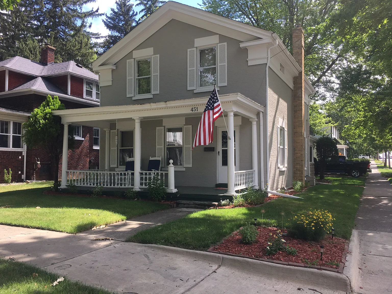 451 Dennis St photo 1
