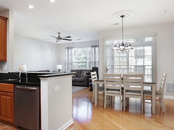 3rd image of 517 Sophee Ln #1000