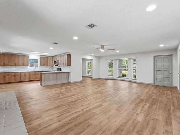 4th image of 1914 Lazy Grove Dr