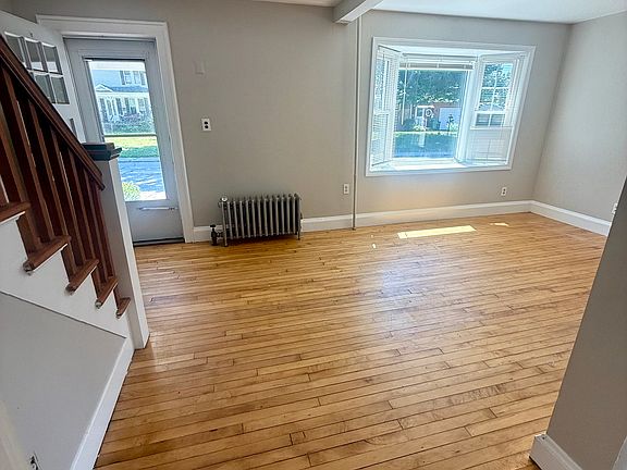 5th image of 420 Britton St