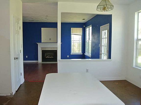 3rd image of 105 Cantor St