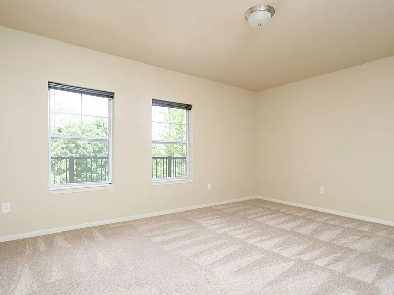 Highland Shores Apartments — Photo 34