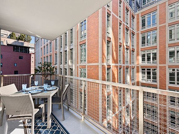 4th image of 22 Renwick St #6B