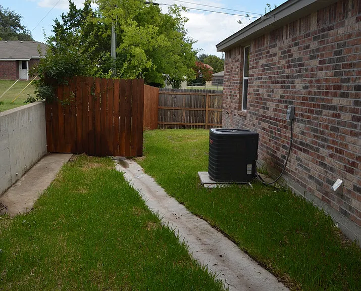 1421 Hopi Trl — Photo 19