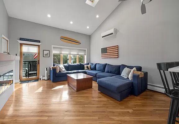 4th image of 208 Beach 124 St #8