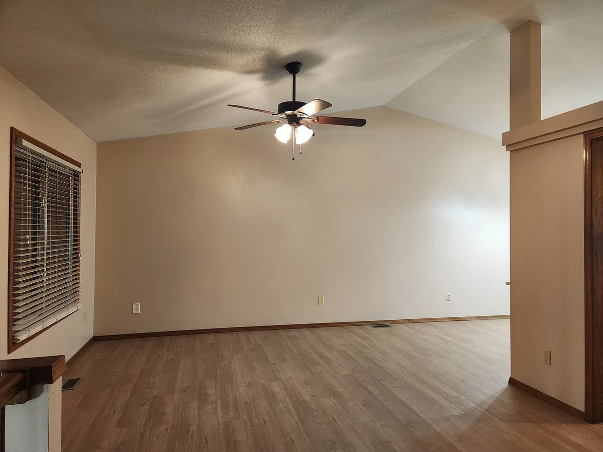 Building Photo - 2303 N Parkridge Ct