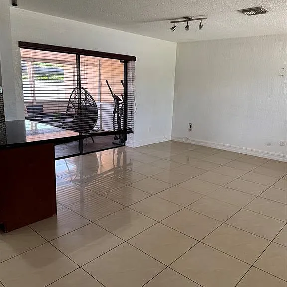 8240 NW 181st St — Photo 10
