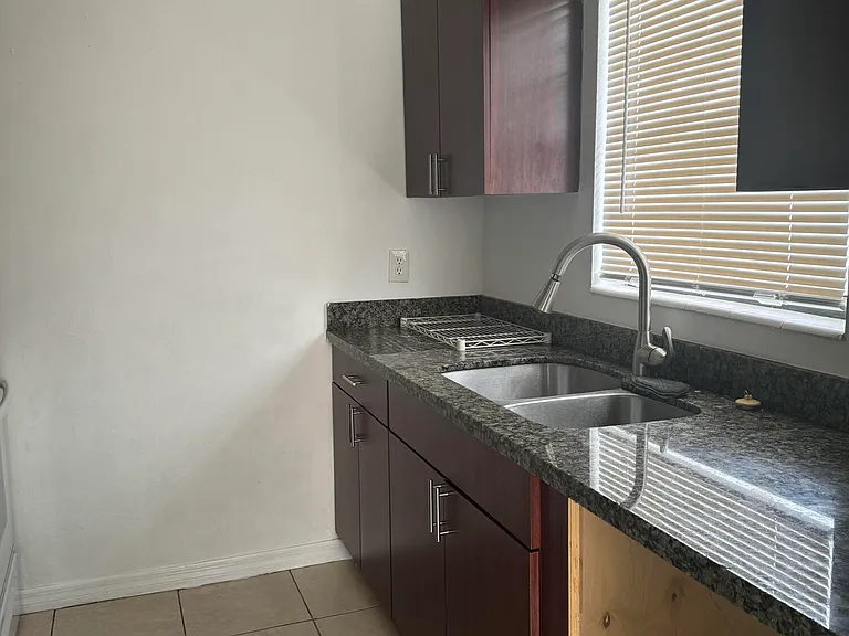 1401 N J St #A — Photo 3