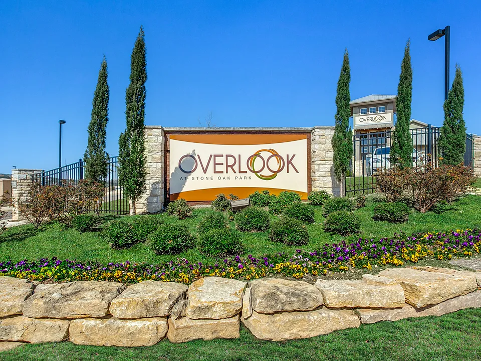 Overlook at Stone Oak Park Apartments