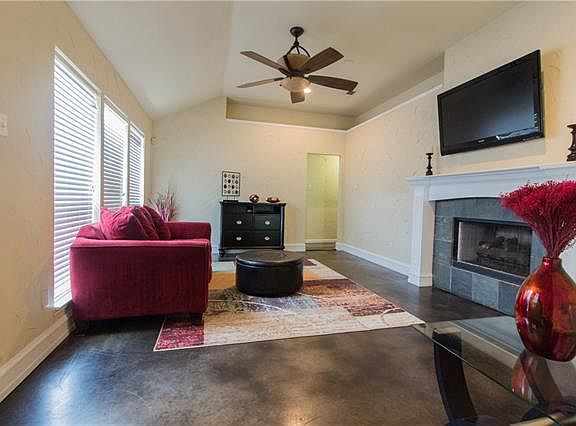3rd image of 3014 Scenic Glen Dr