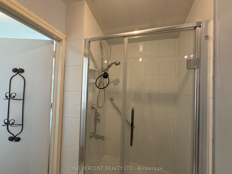 5082 Saint Lawrence Ave — Photo 15