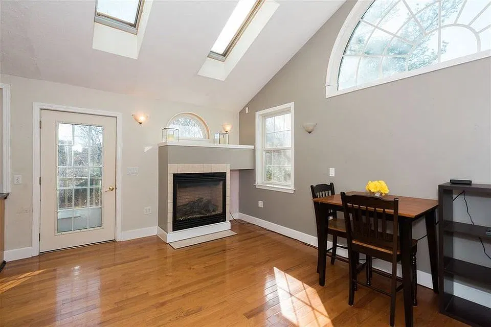 2 bed, 1250 sqft, $2,750 — Photo 3