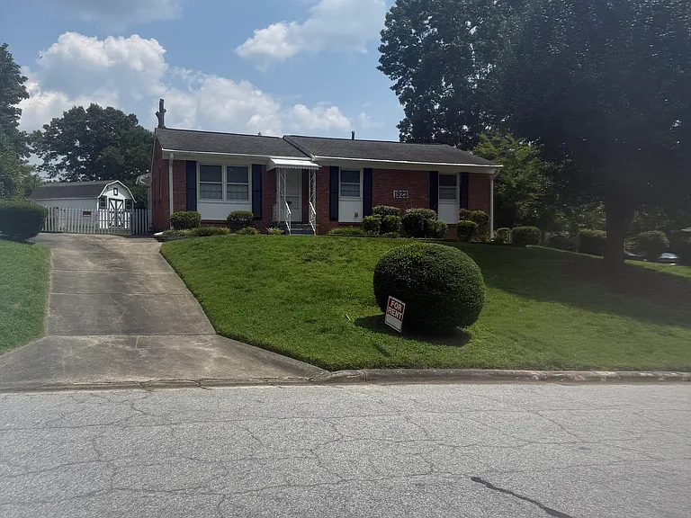 1923 Belcrest Dr — Photo 17