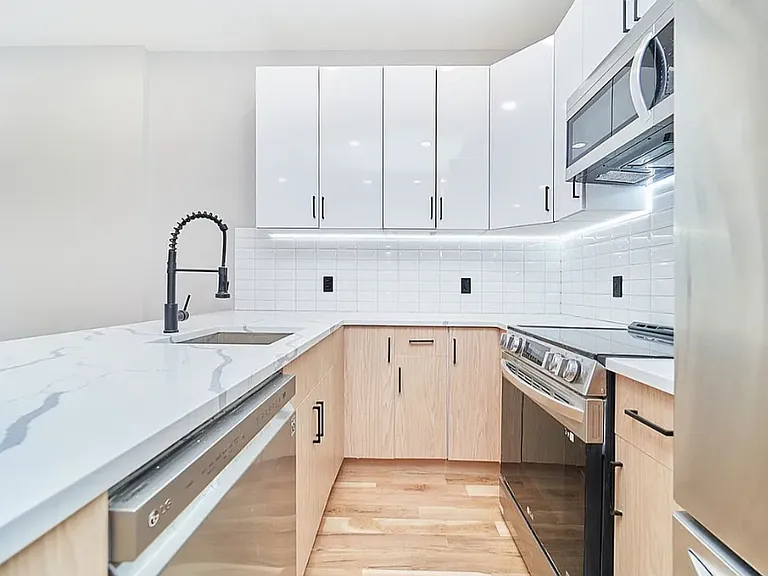 334 E 116th St #GARDEN-LEVEL — Photo 7