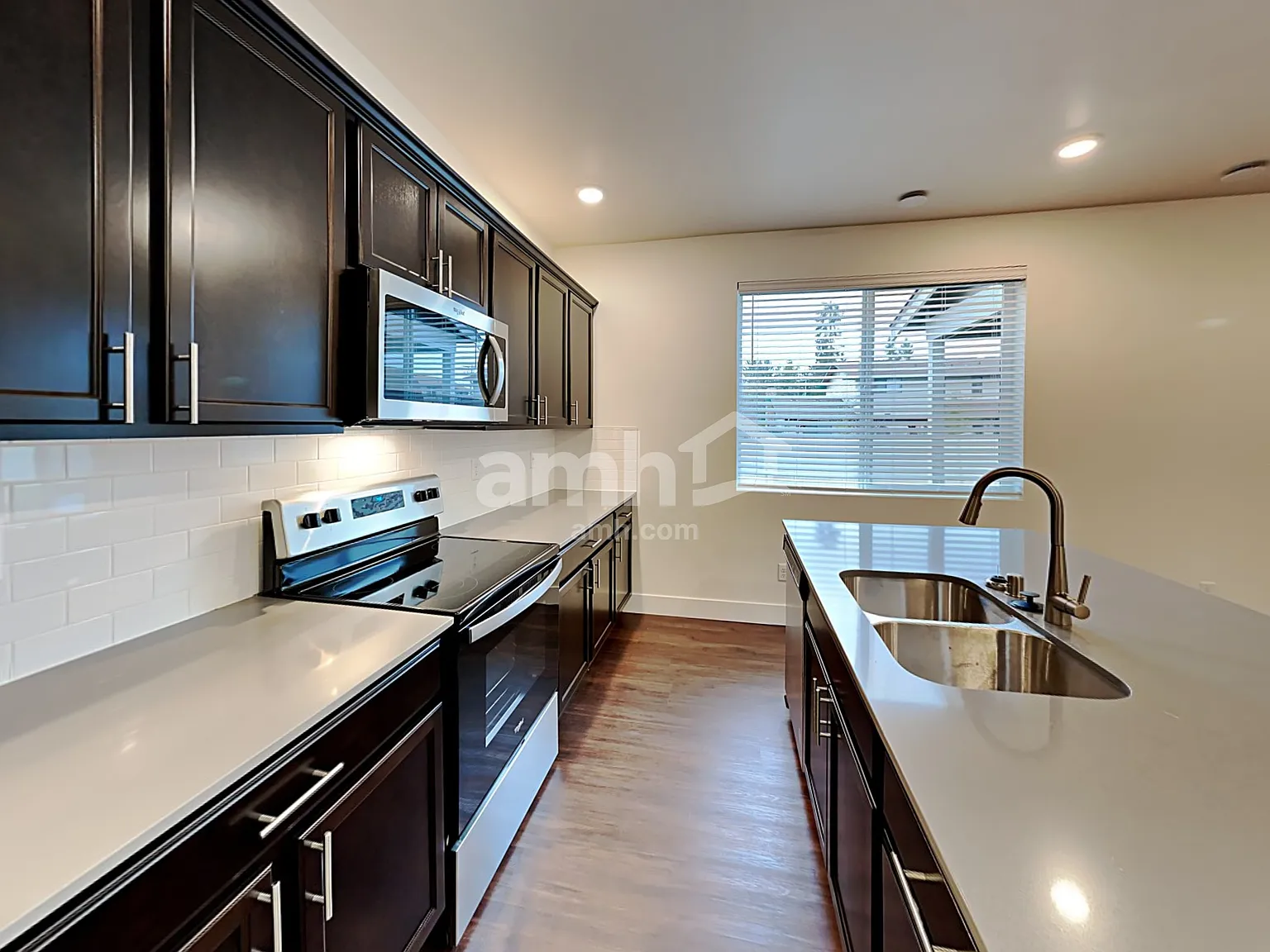 4 bed, 2.5 bath, 2212 sqft, $3,140 — Photo 4