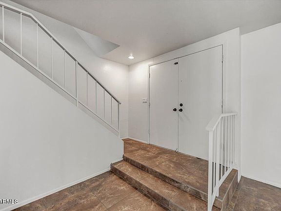 5th image of 2034 W HAZELWOOD Parkway