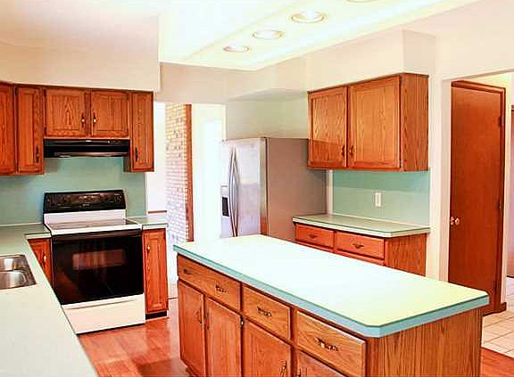 4th image of 2261 Heatherview Dr