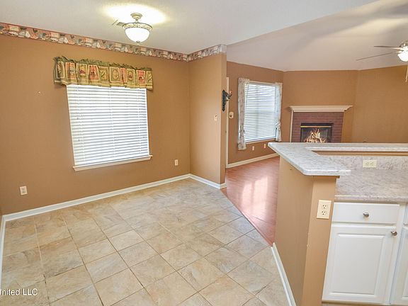 3rd image of 7026 Country Walk Dr