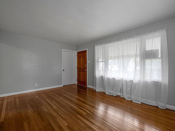 5th image of 829 Carneal Rd