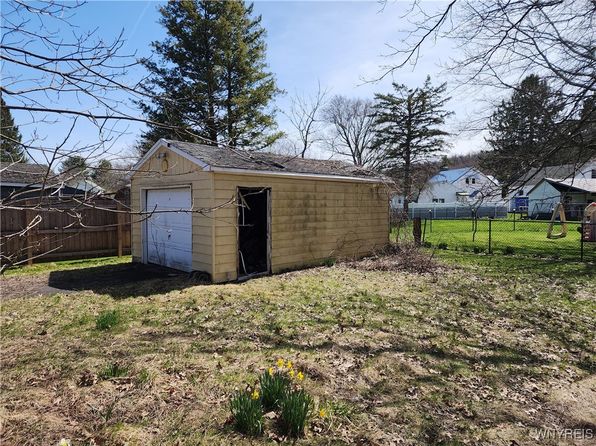 50 Maple Ave, Gowanda, NY 14070