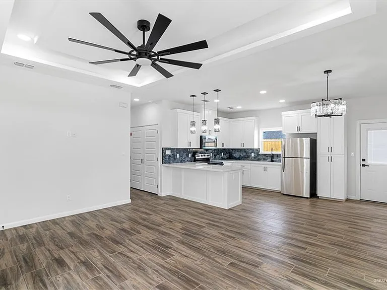 1300 Rosewood Ln #1 — Photo 5