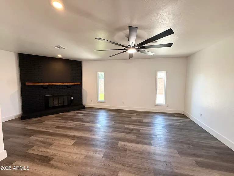 2116 E Marconi Ave — Photo 5
