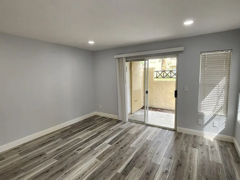 2047 Lakeridge Cir #104 — Photo 2