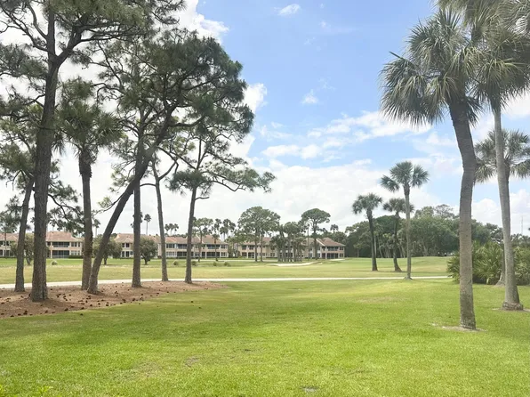 302 Brackenwood Circle, Palm Beach Gardens, FL 33418