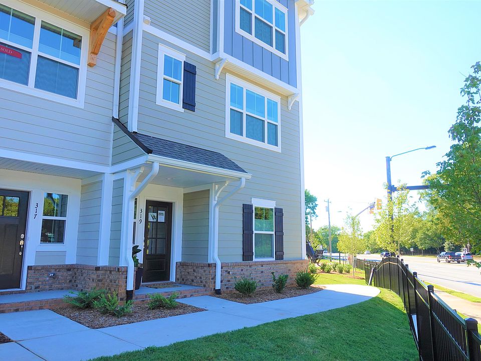 1st image of 319 Pete Hollis Blvd