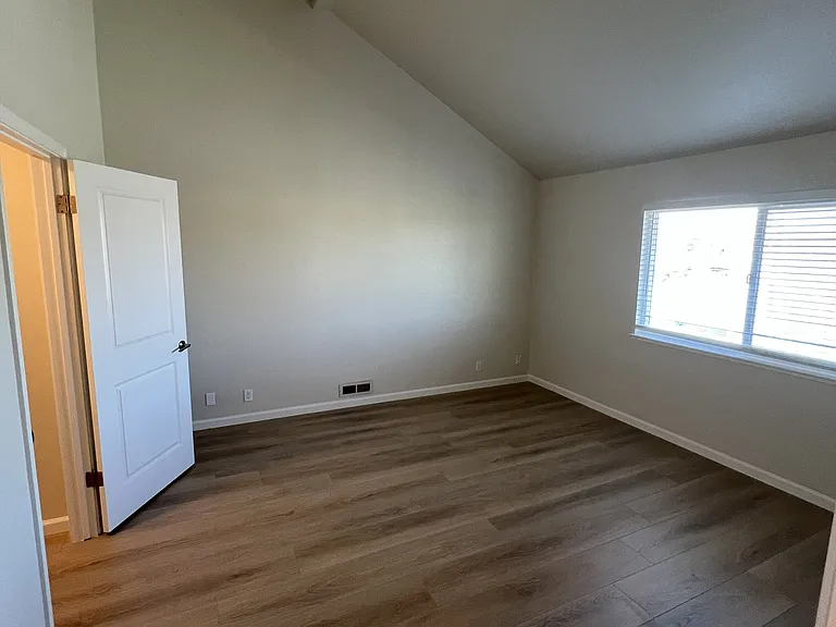 490 Rajkovich Way #B — Photo 6